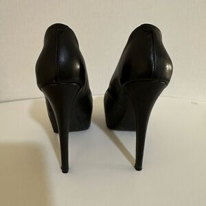 Steve Madden Classic Black Heels